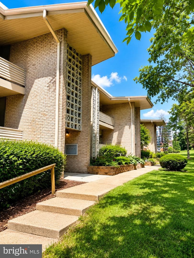 142 Birch Street #c-5, Falls Church
