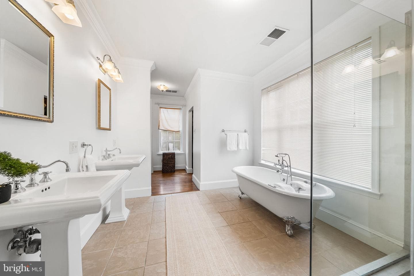 211 W Greenway Boulevard W photo 25