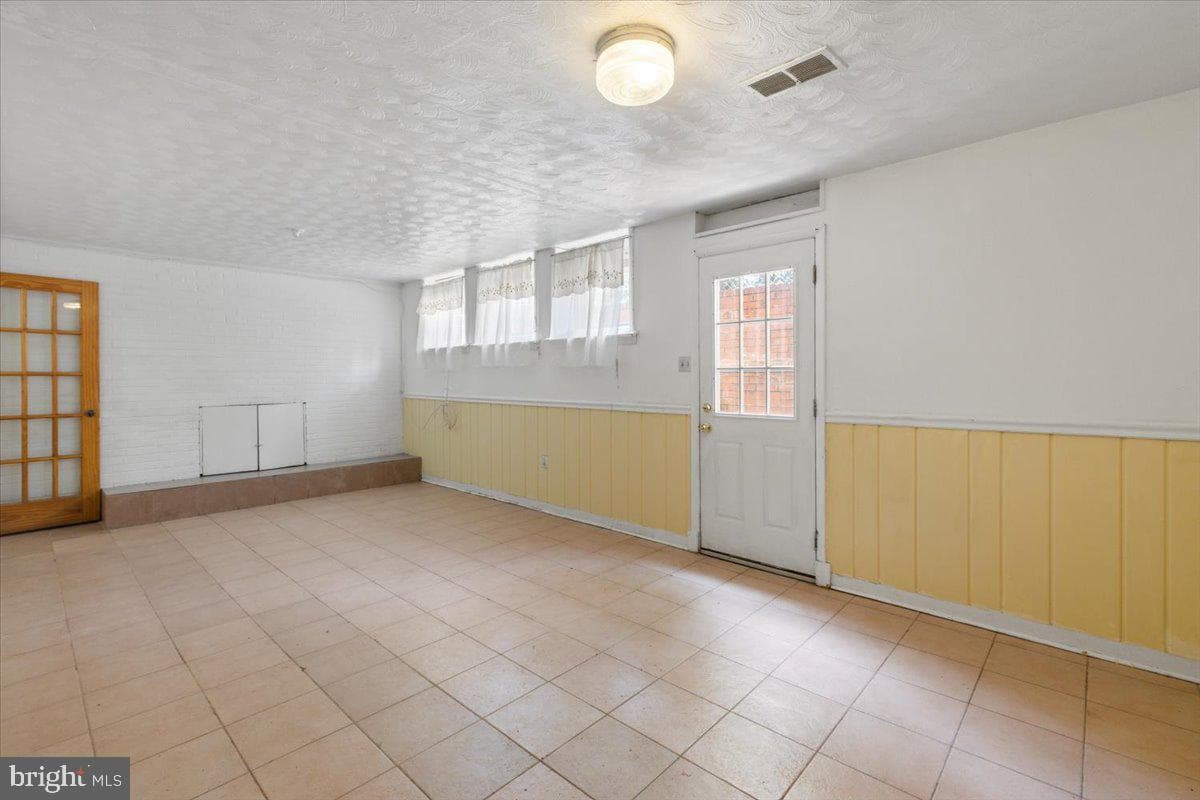 202 S Cherry Street photo 24