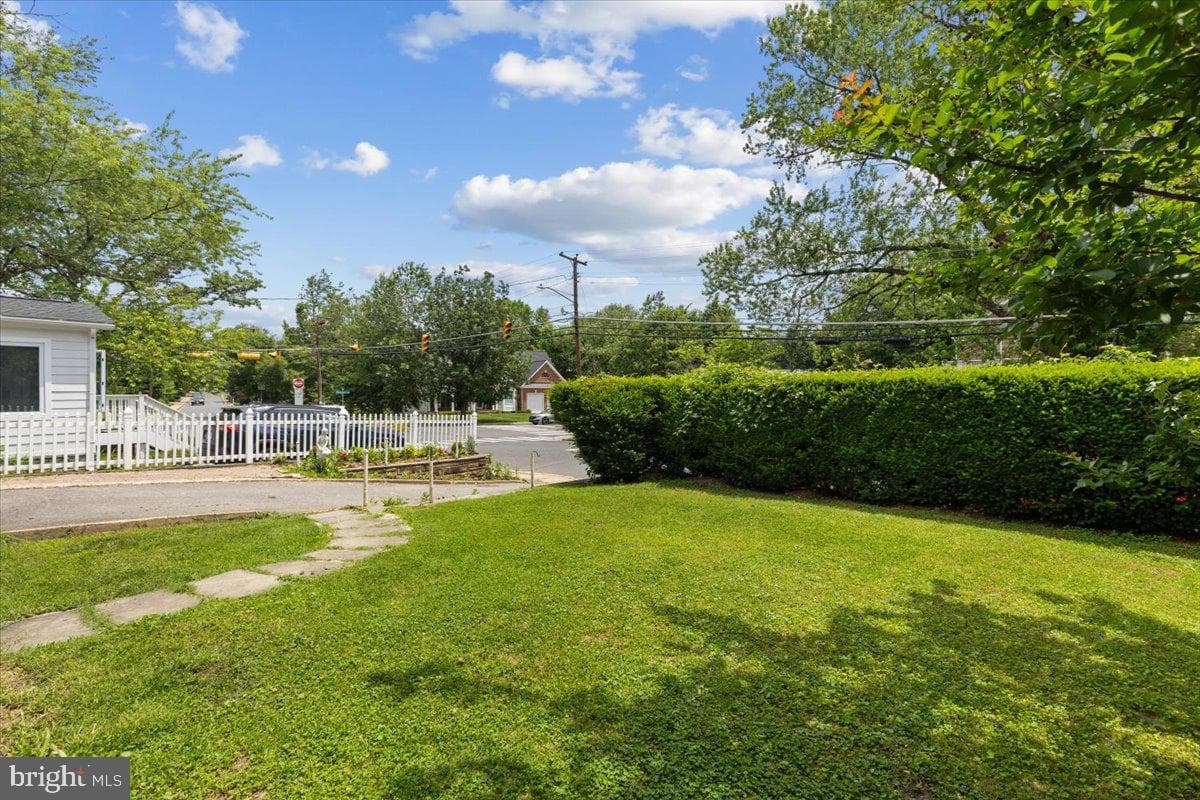 202 S Cherry Street photo 37