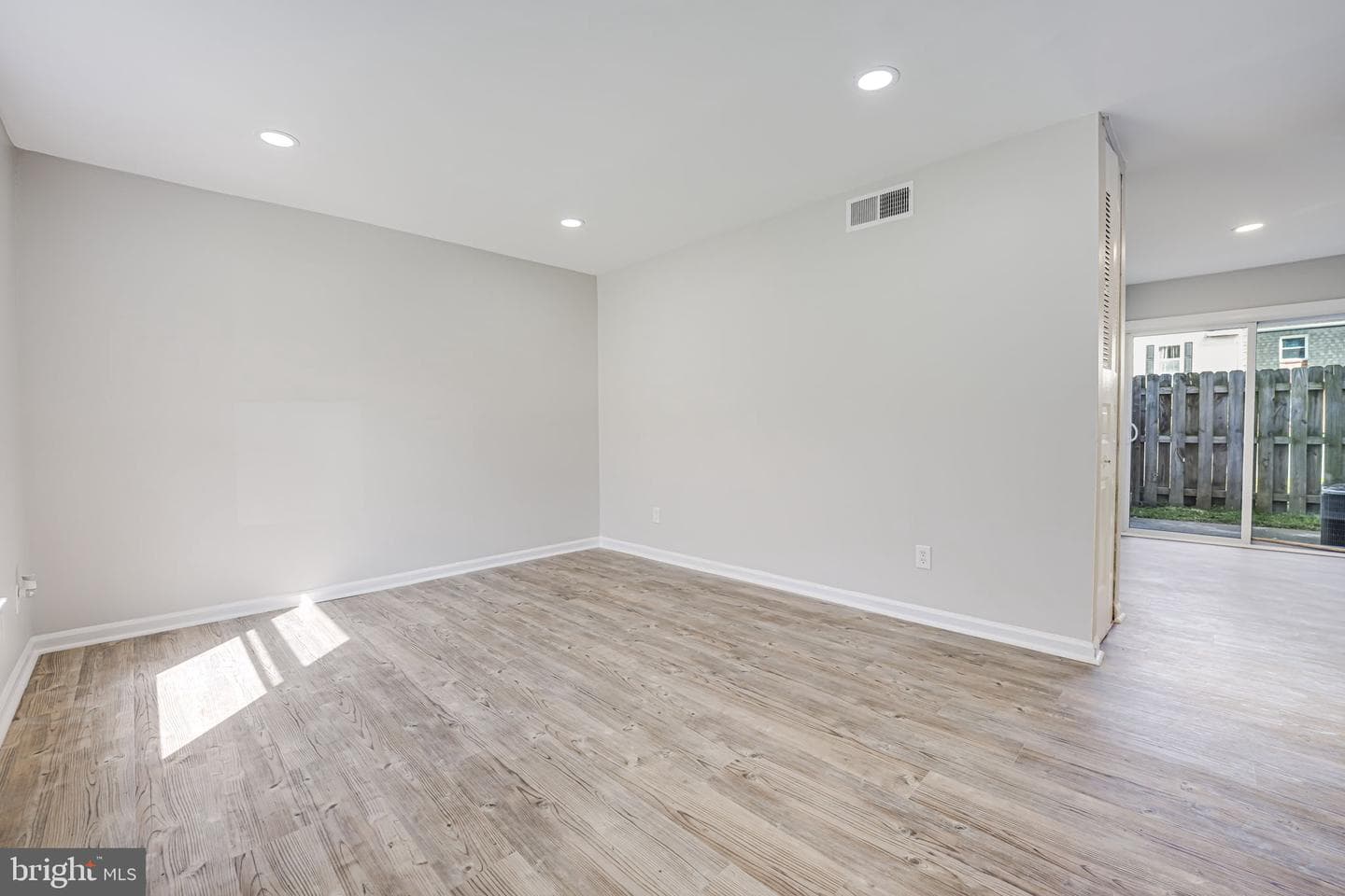 1005 Roffman Road photo 3