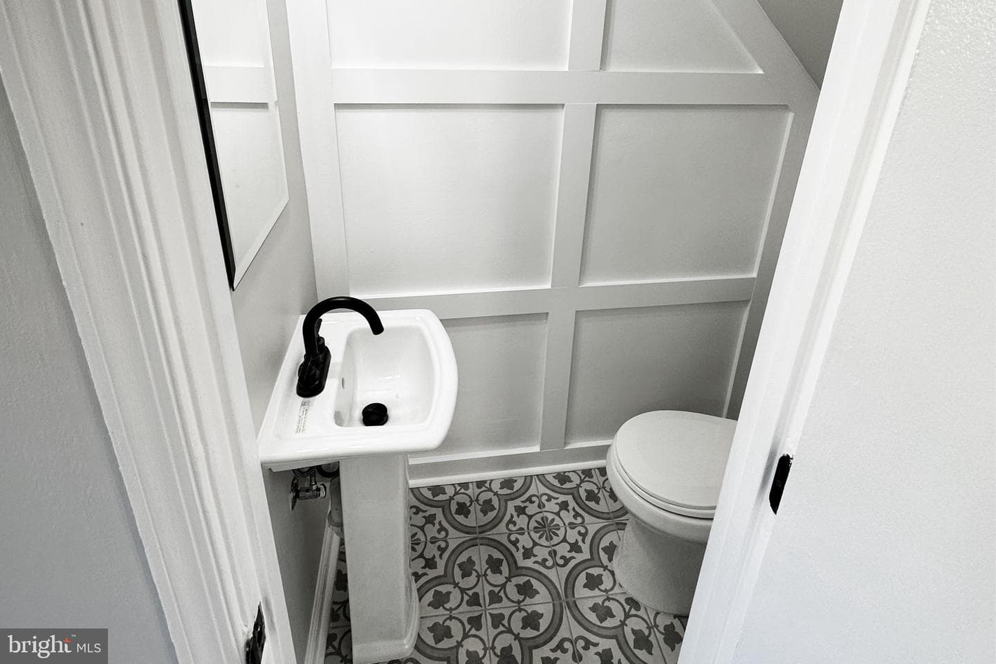 1005 Roffman Road photo 6