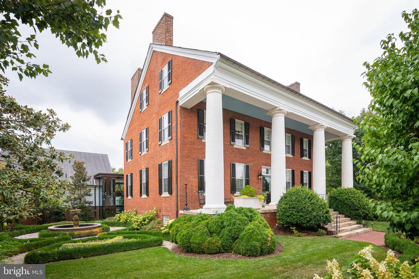 307 Amelia Street