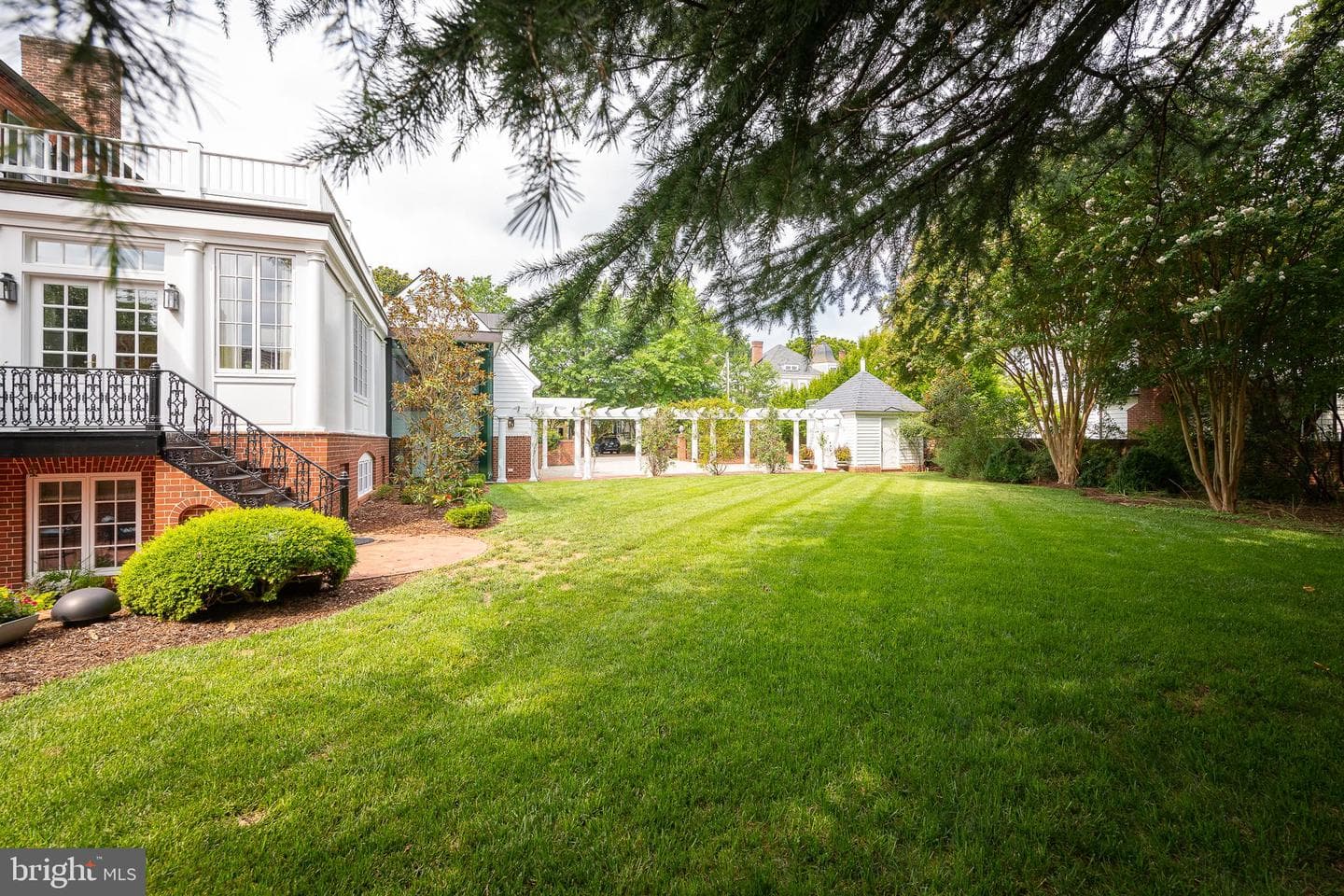 307 Amelia Street photo 10