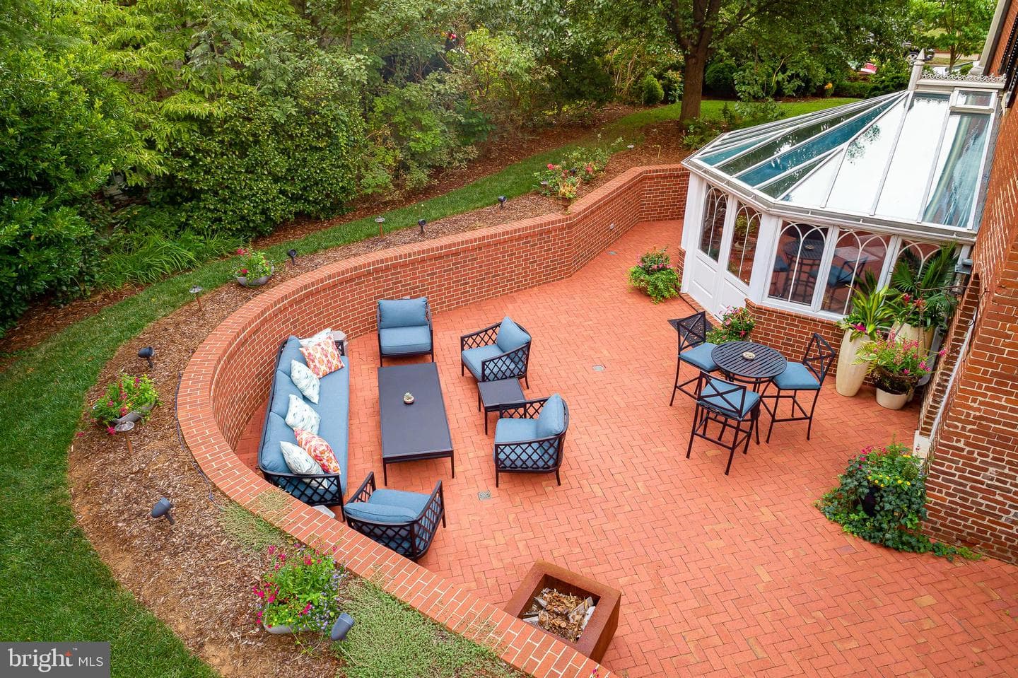 307 Amelia Street photo 12