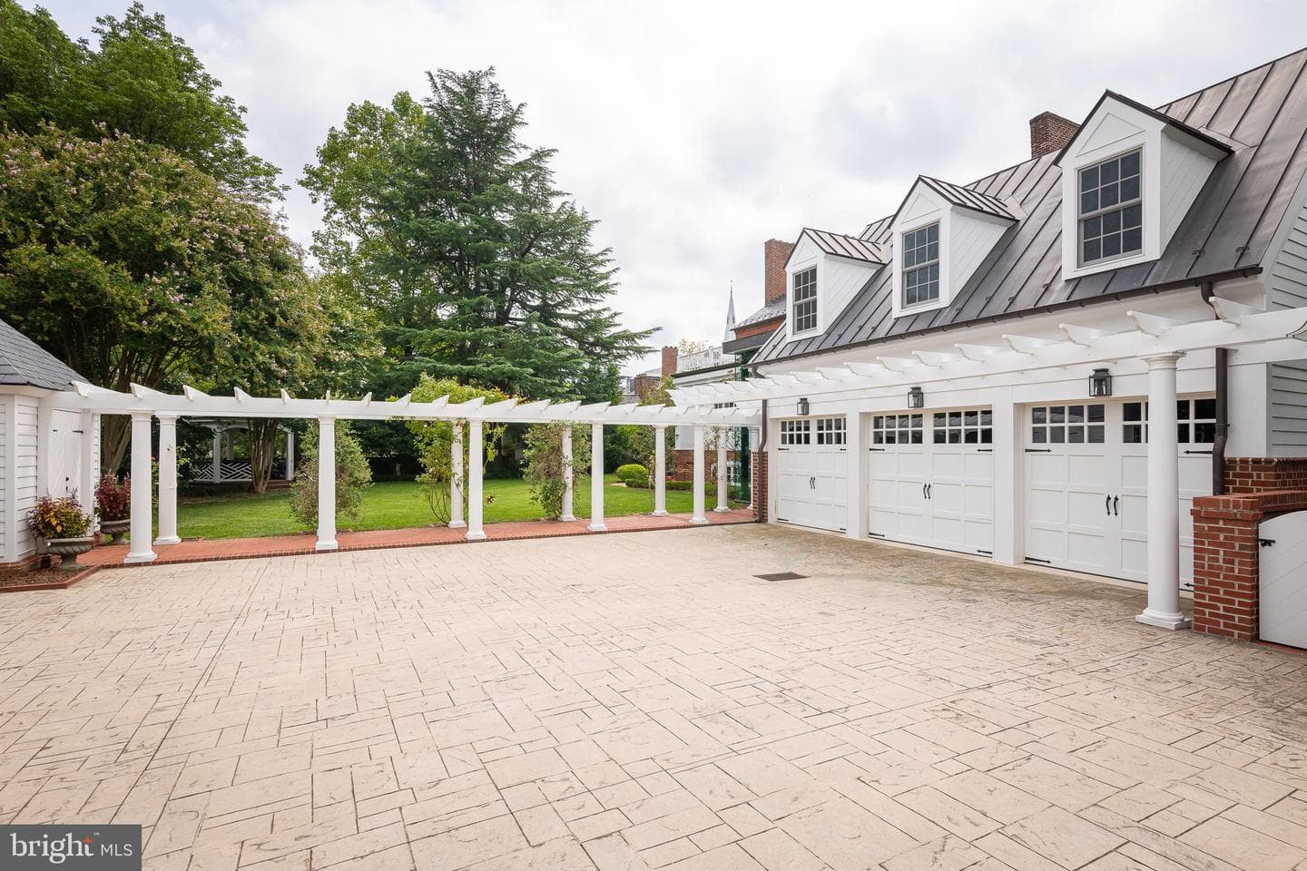 307 Amelia Street photo 16