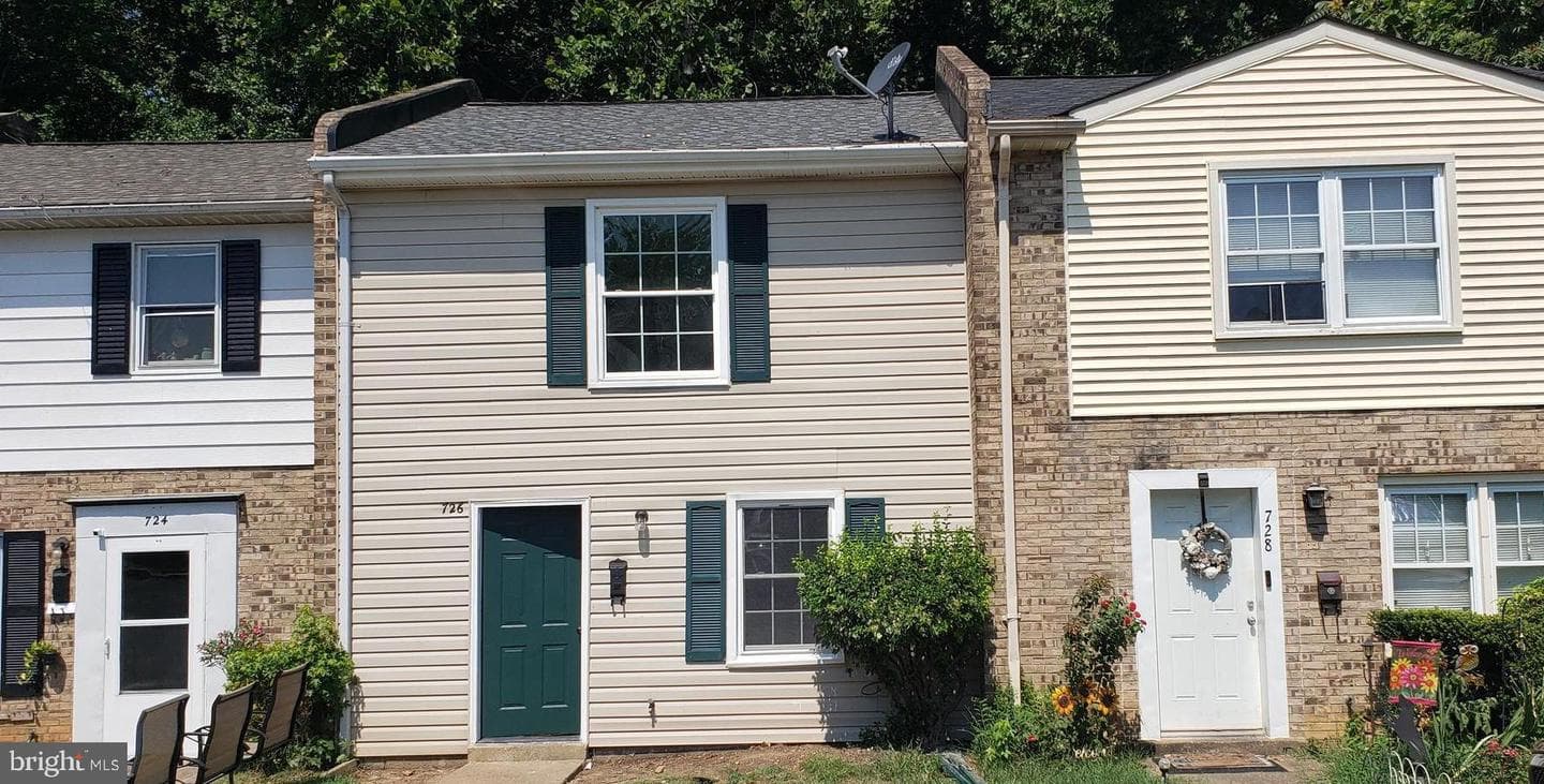 726 Denton Circle photo 1