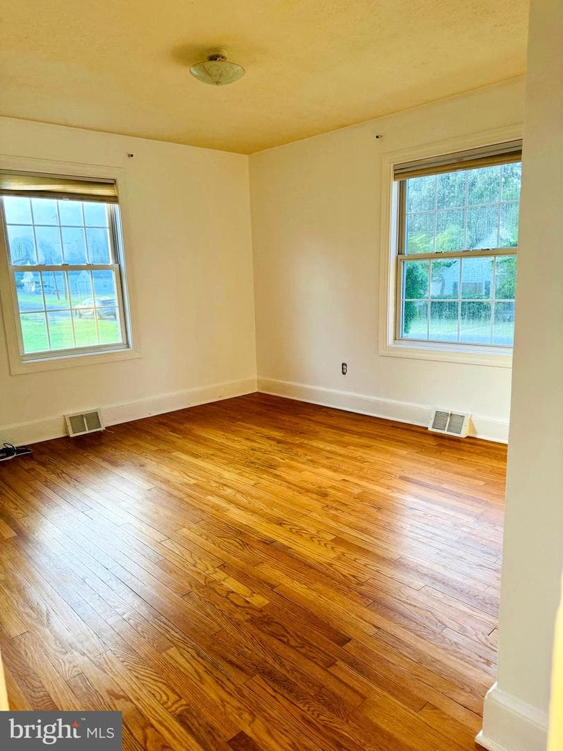 138 Ridgeway Street photo 6