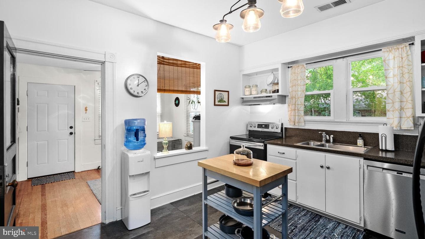 1225 Rowe Street photo 25
