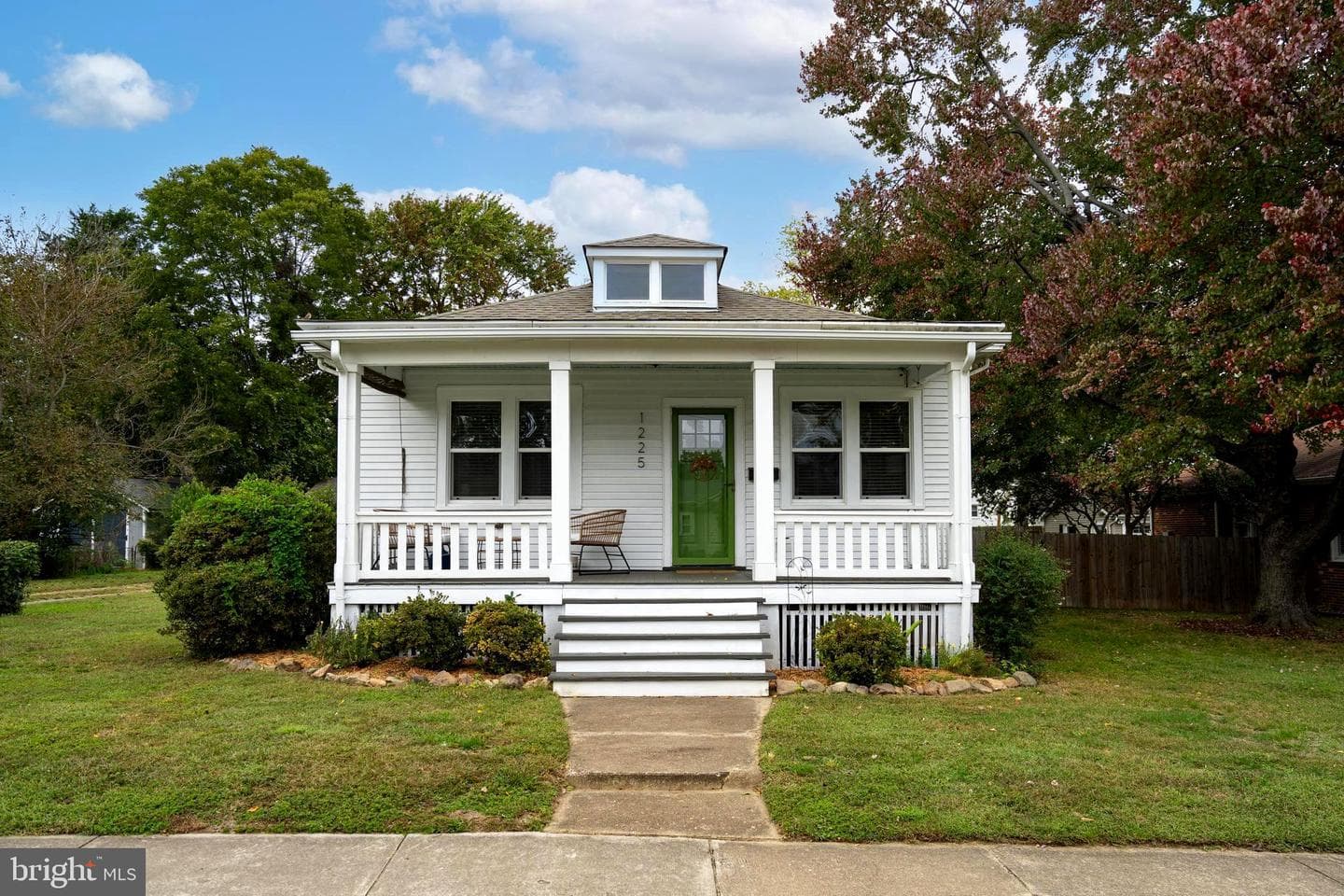 1225 Rowe Street photo 4