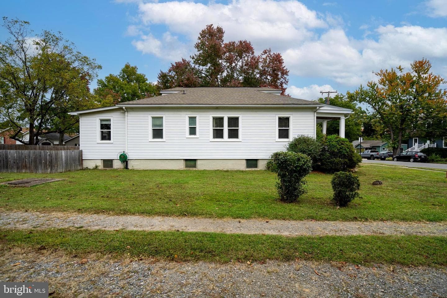 1225 Rowe Street photo 9