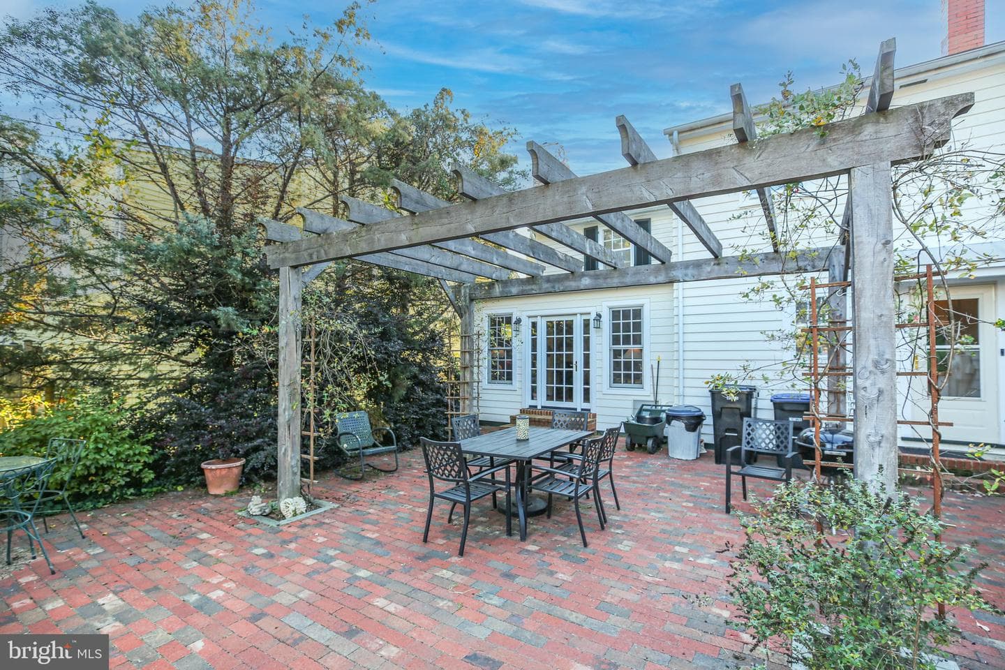 1213 Prince Edward Street photo 33