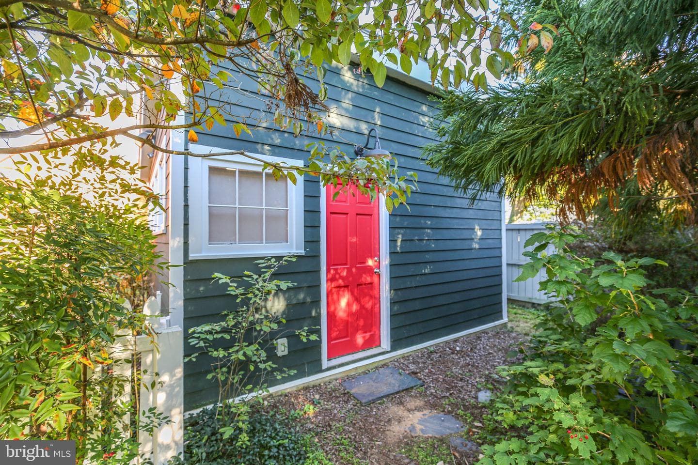 1213 Prince Edward Street photo 37