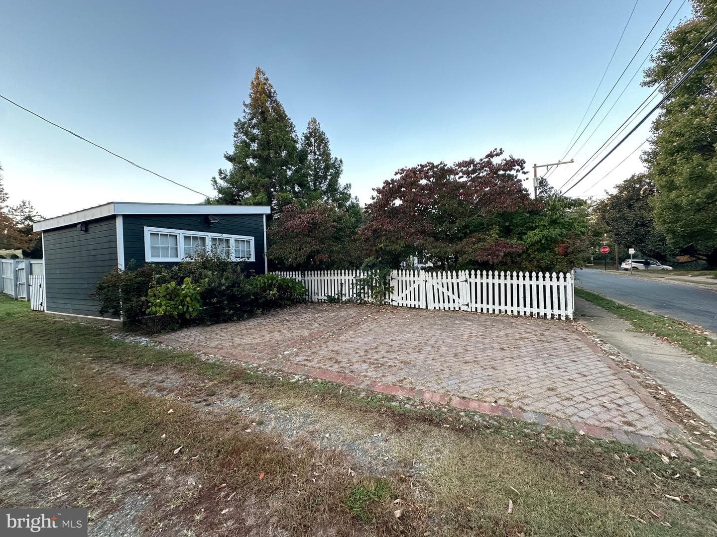 1213 Prince Edward Street photo 40
