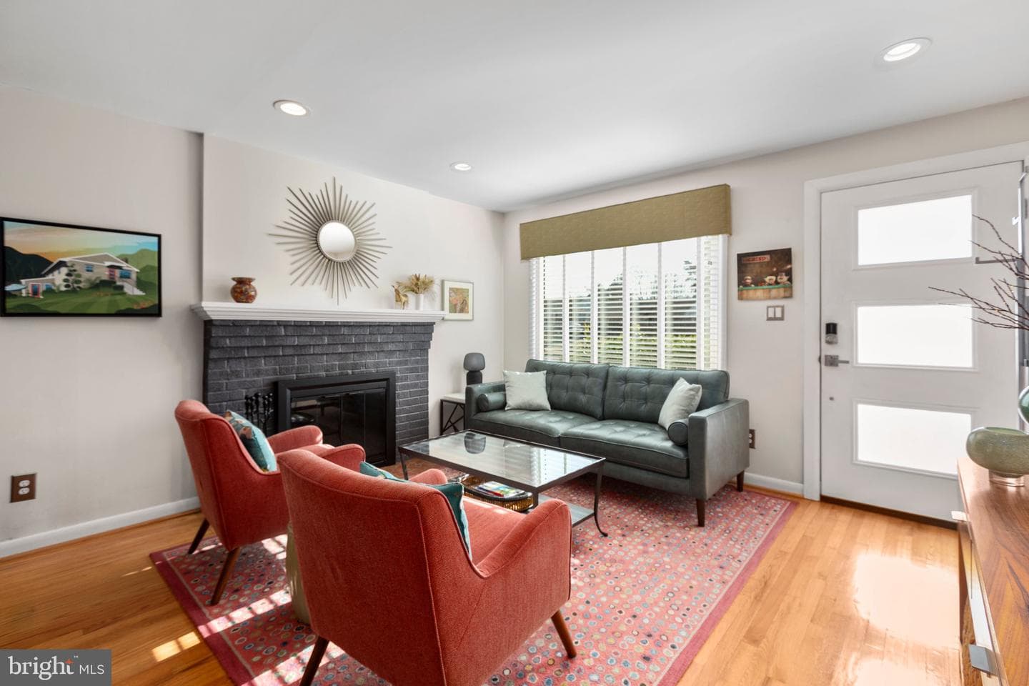 609 Woodford Street photo 16