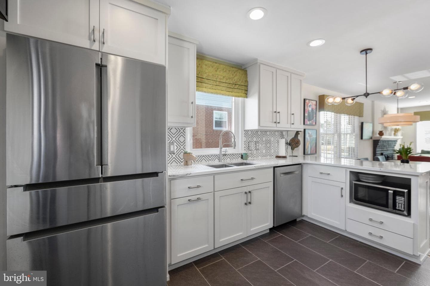 609 Woodford Street photo 19