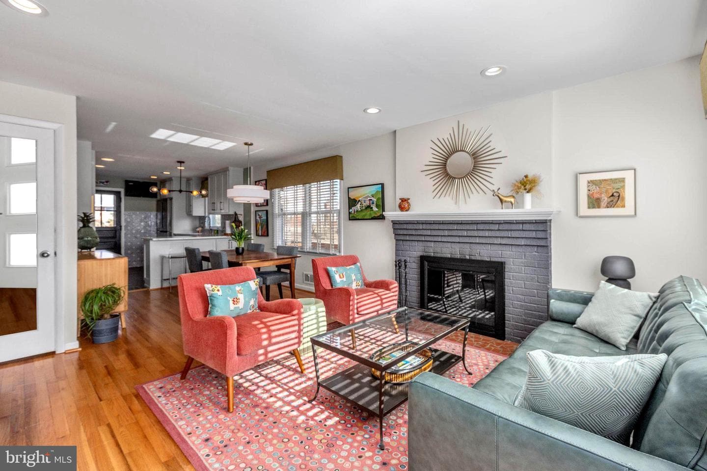 609 Woodford Street photo 23