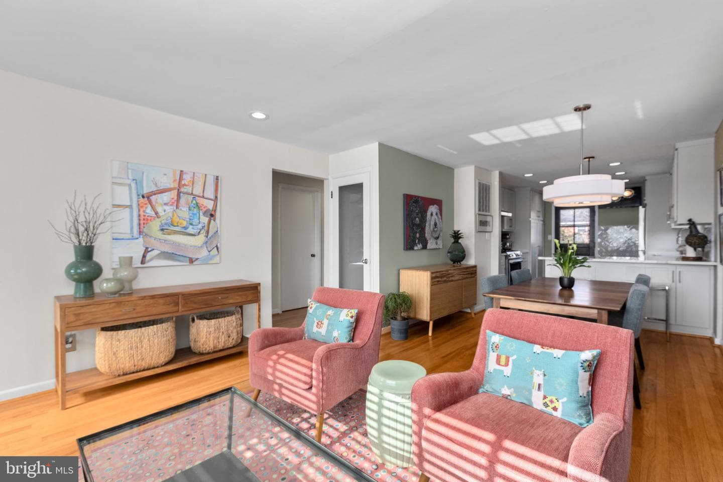 609 Woodford Street photo 26
