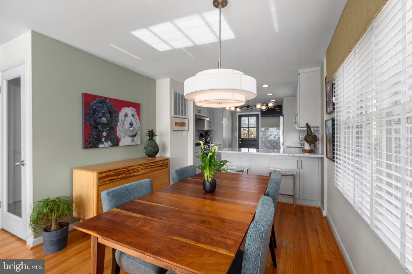 609 Woodford Street photo 28