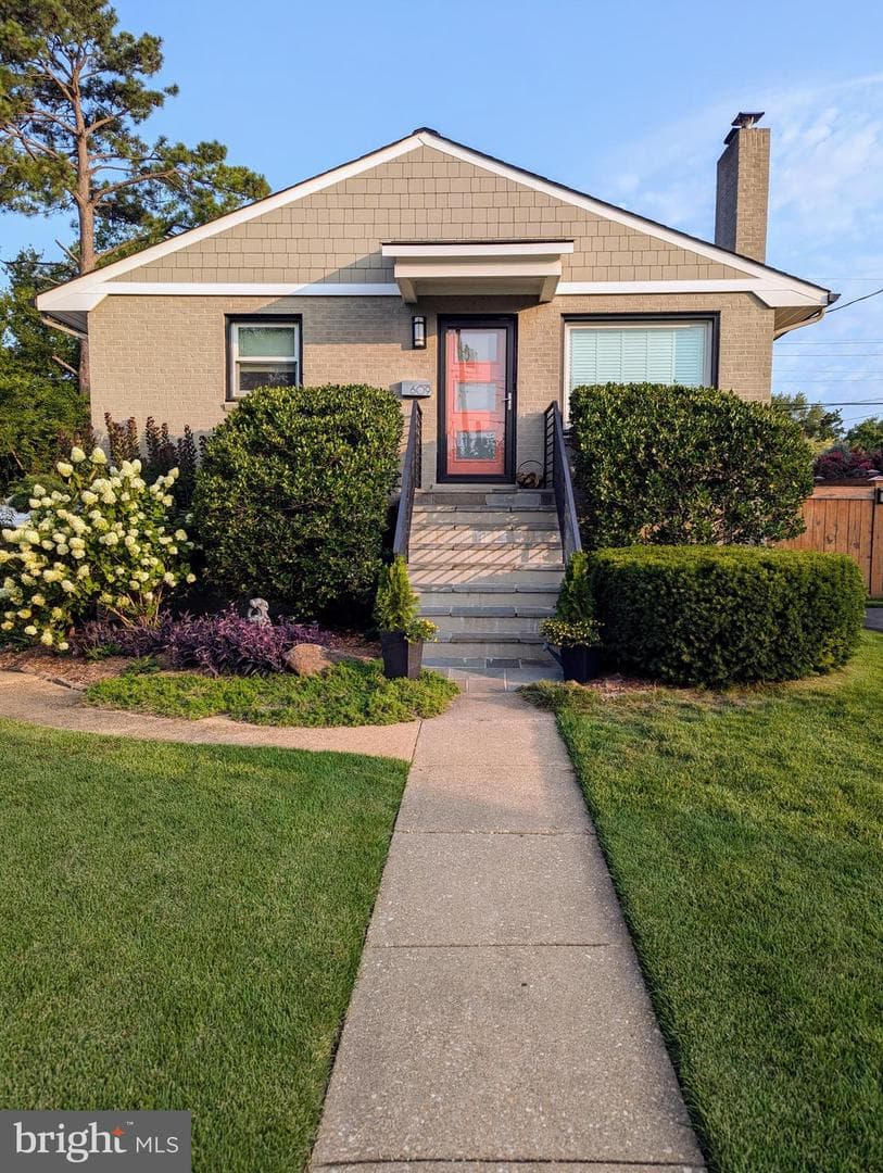 609 Woodford Street photo 3