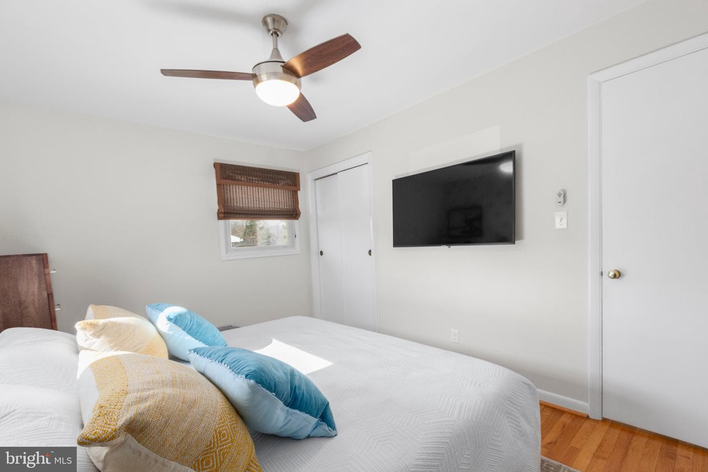 609 Woodford Street photo 31