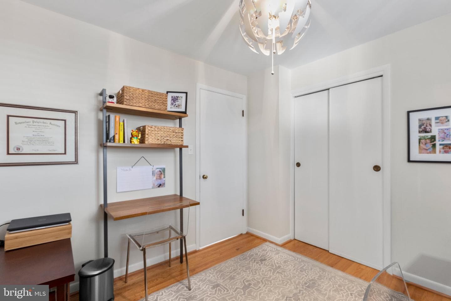 609 Woodford Street photo 32
