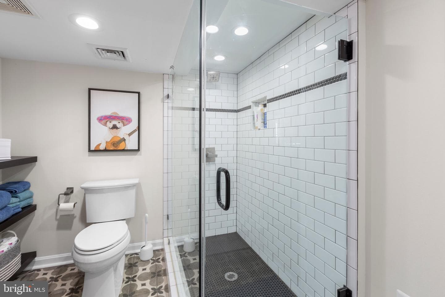 609 Woodford Street photo 38