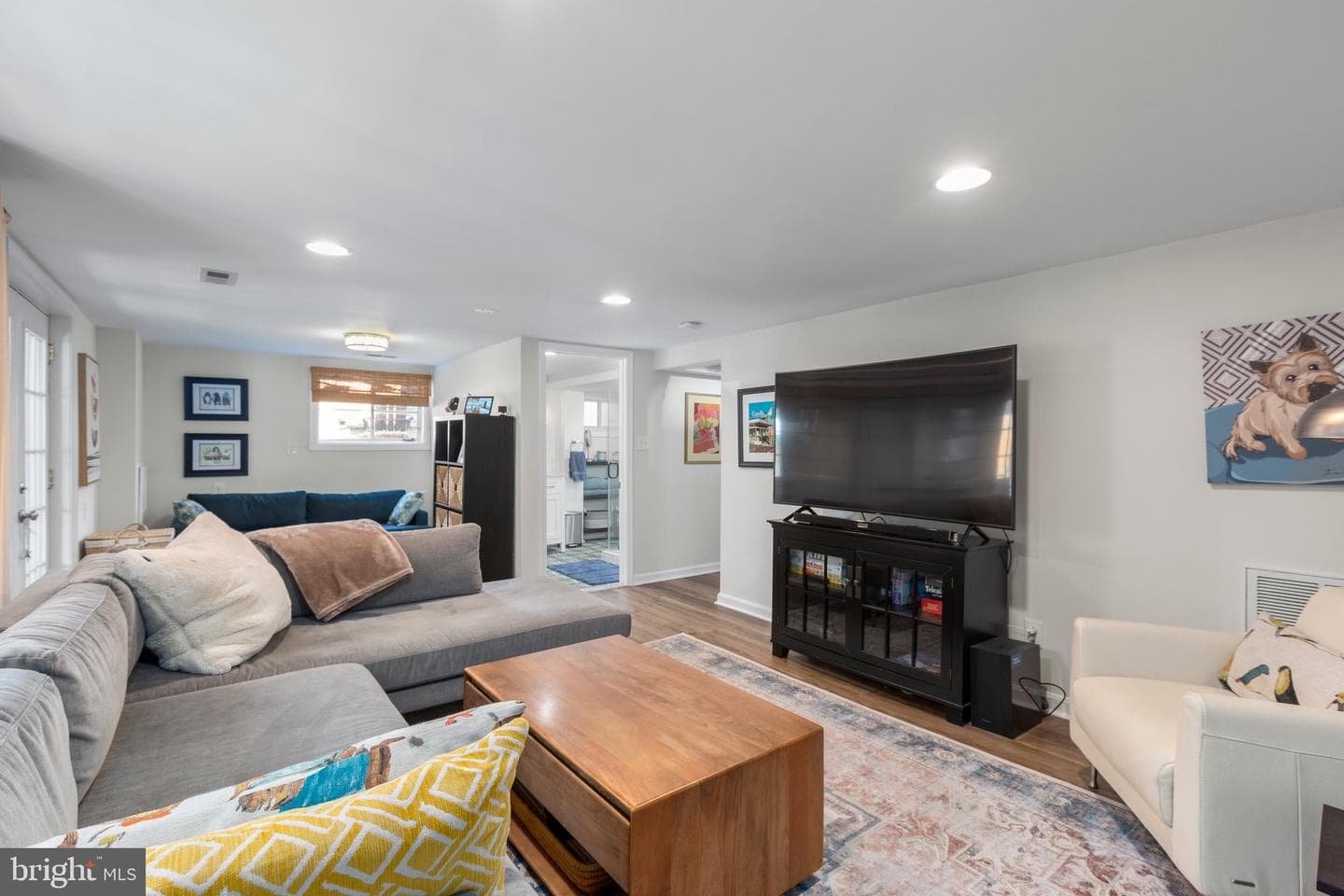 609 Woodford Street photo 46