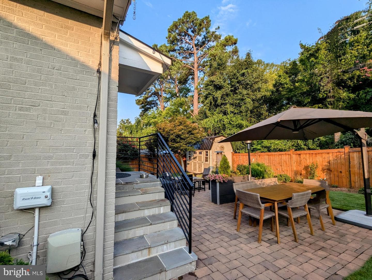 609 Woodford Street photo 5