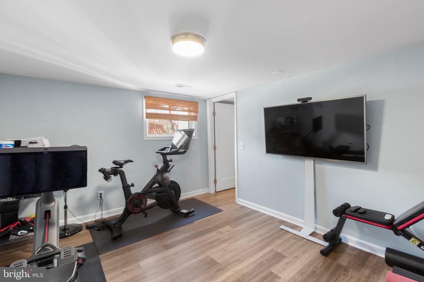 609 Woodford Street photo 50