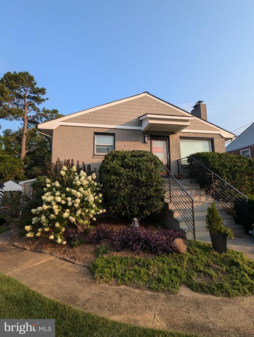 609 Woodford Street photo 53