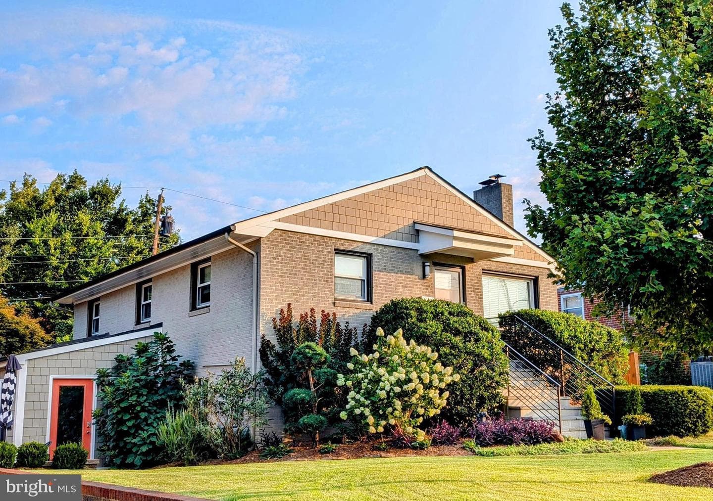 609 Woodford Street photo 57