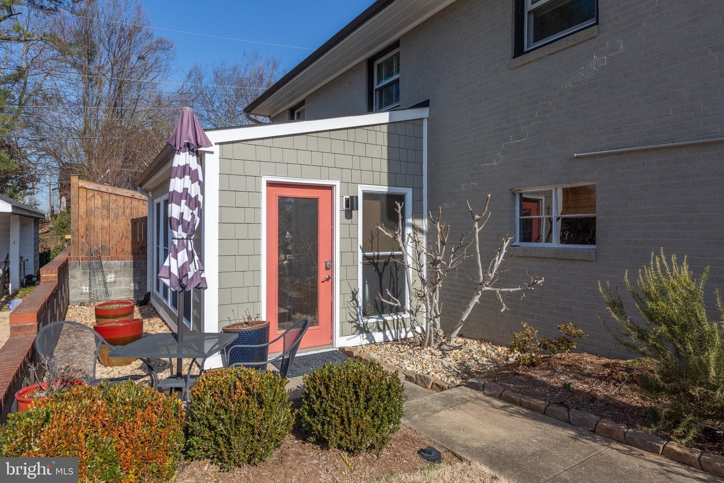 609 Woodford Street photo 60