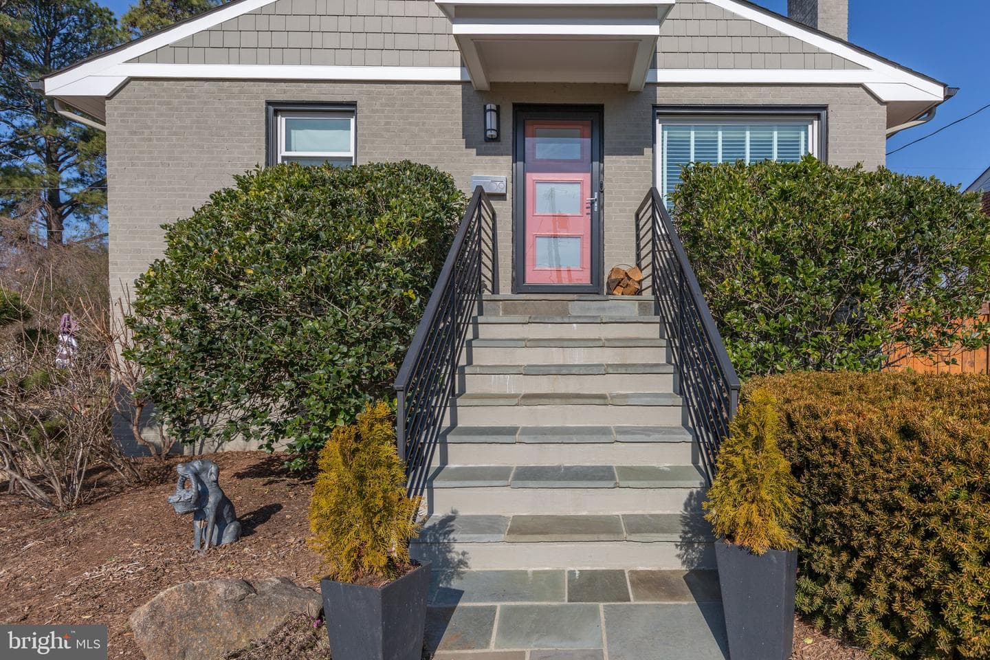 609 Woodford Street photo 61