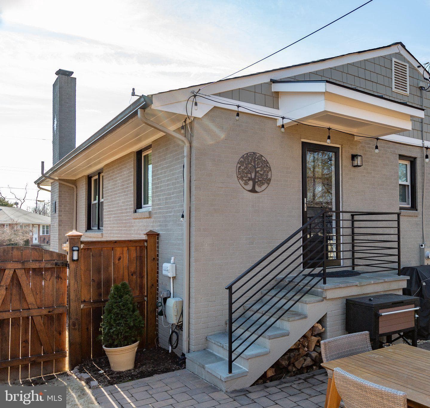 609 Woodford Street photo 63
