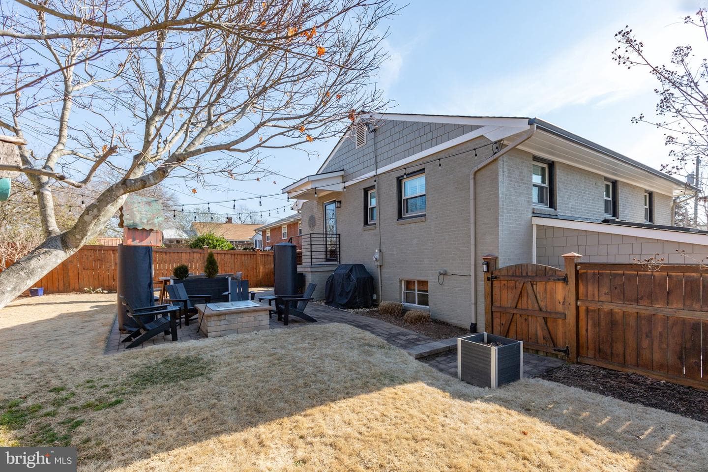 609 Woodford Street photo 64