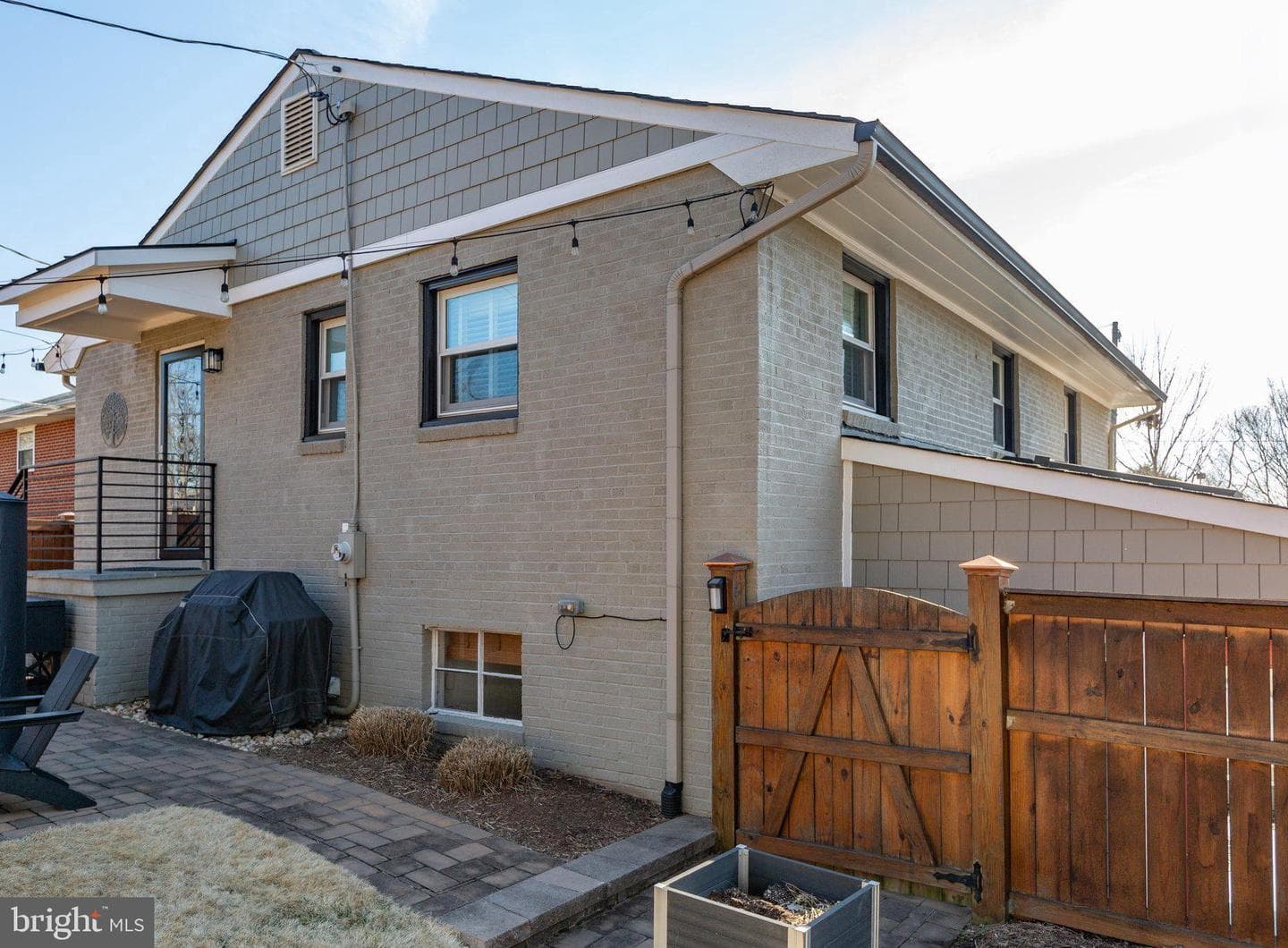 609 Woodford Street photo 65