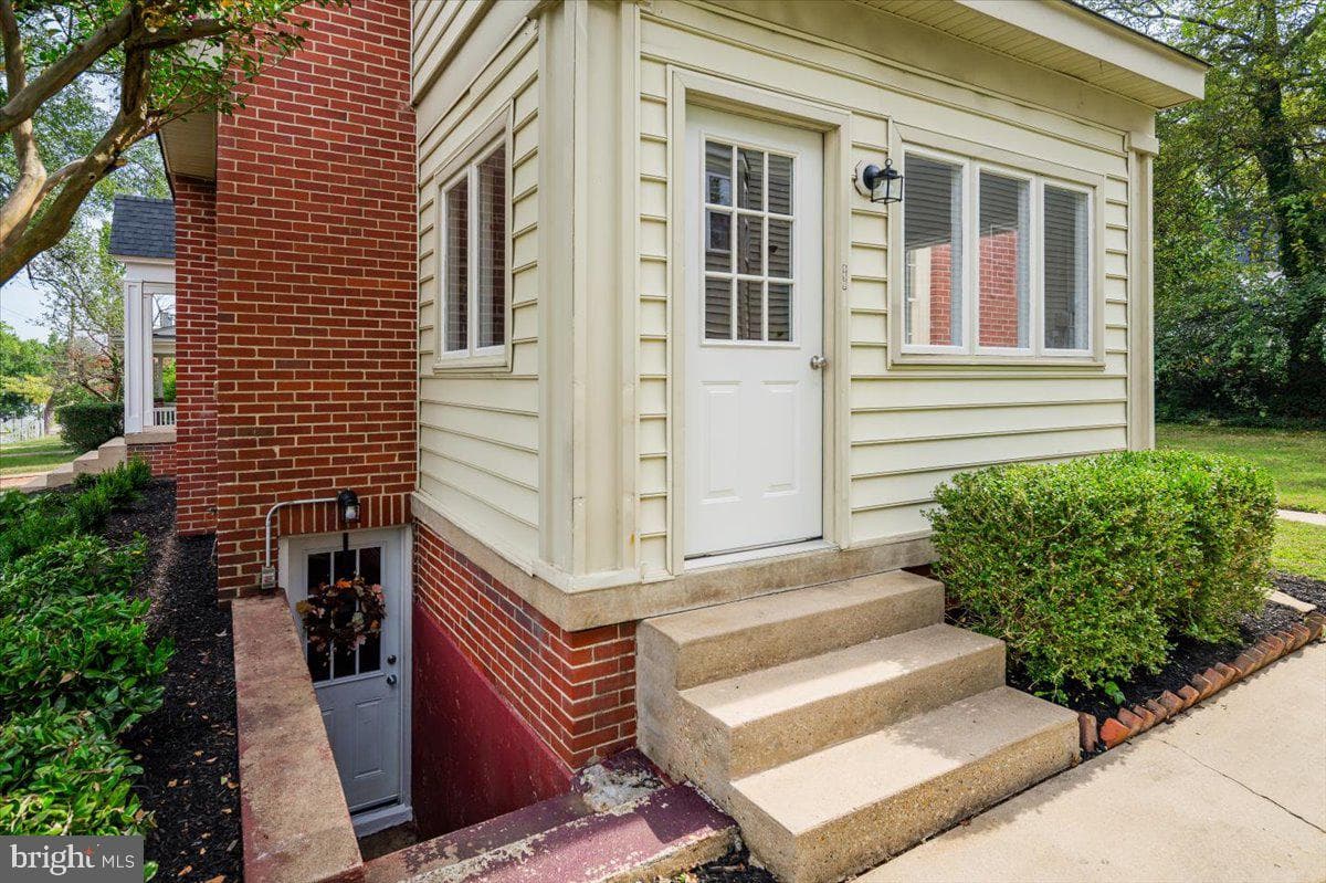 918 William Street photo 44