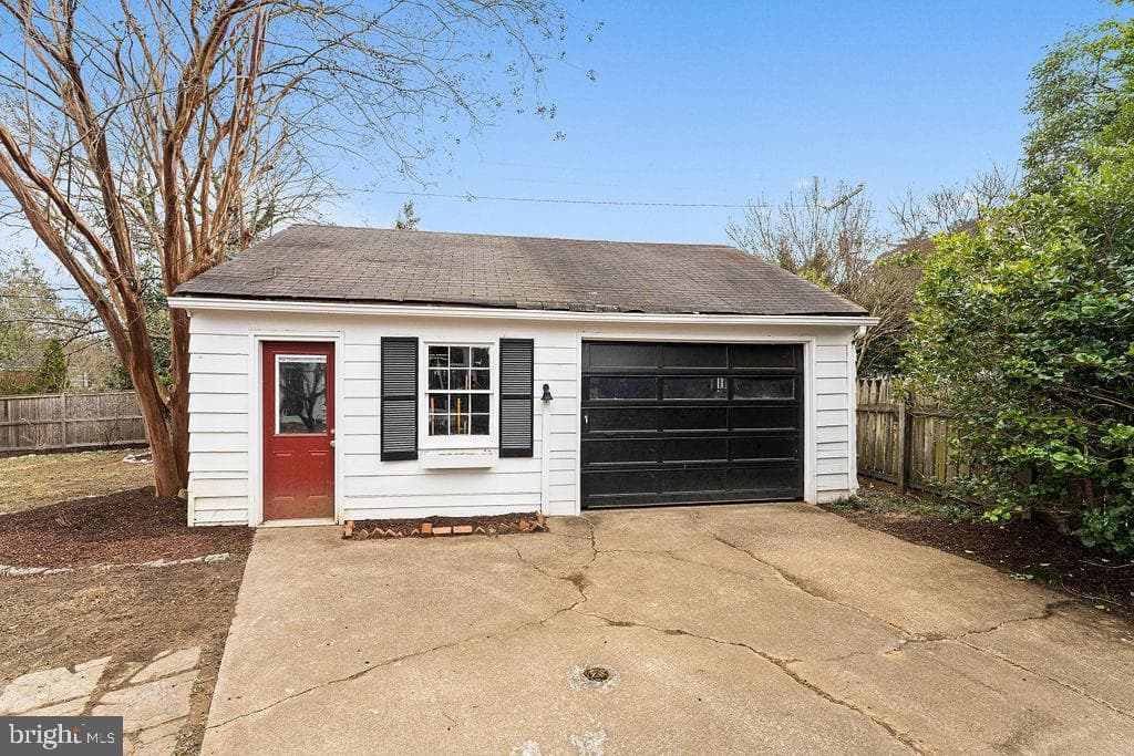 908 Monroe Street photo 6
