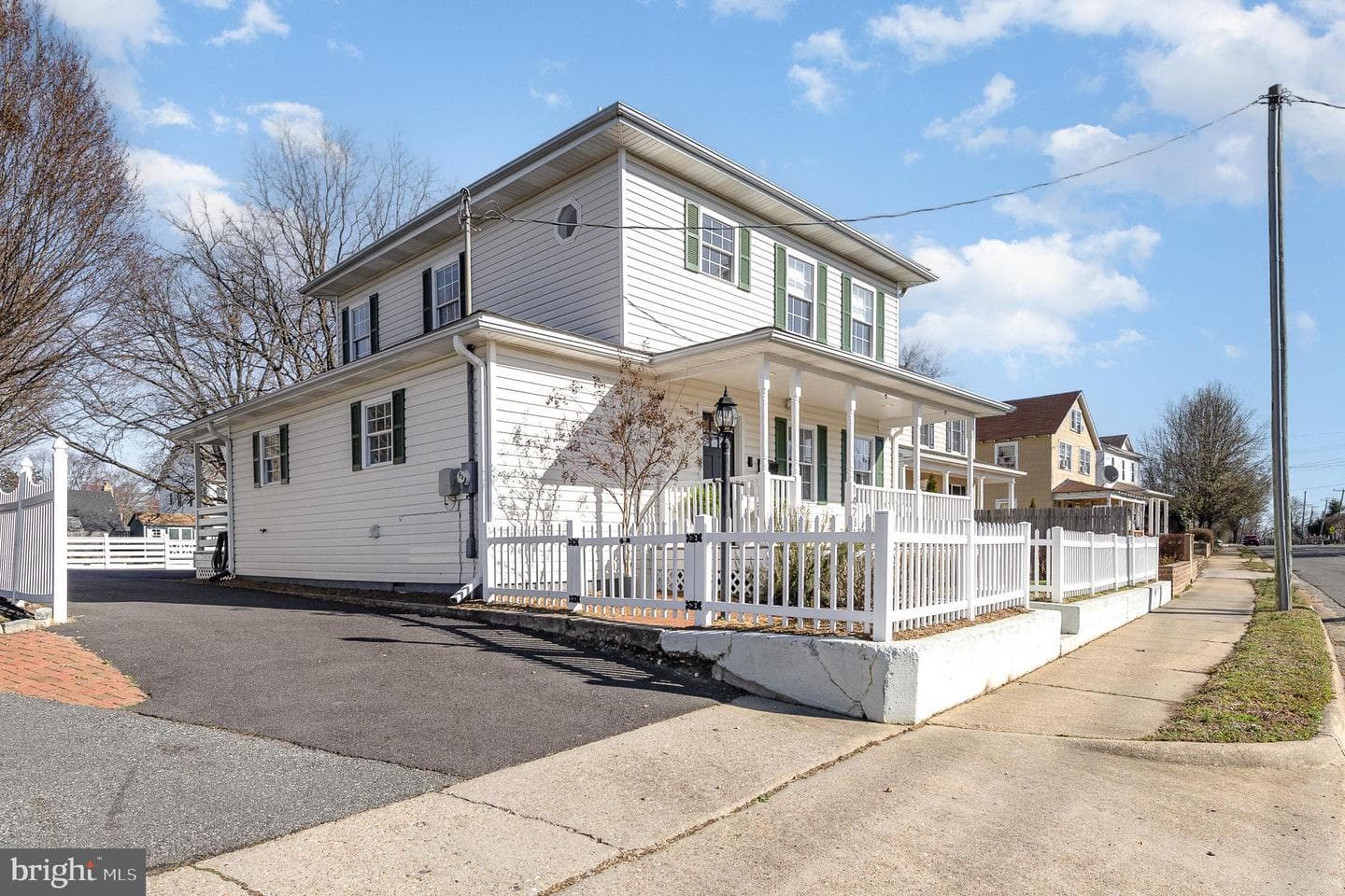 1423 William Street photo 2