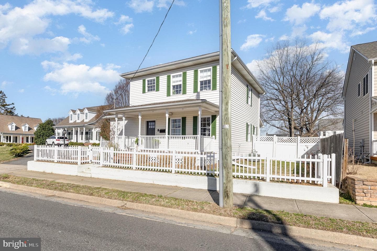 1423 William Street photo 3