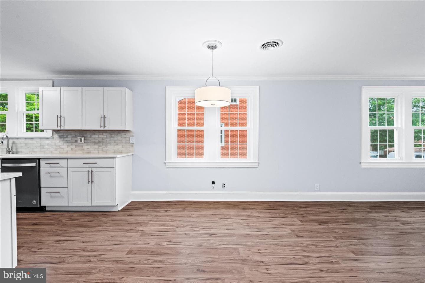 1213 Rowe Street photo 10