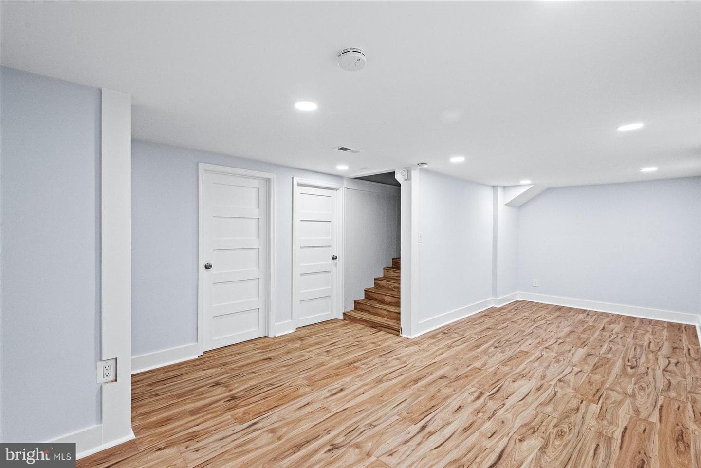 1213 Rowe Street photo 16