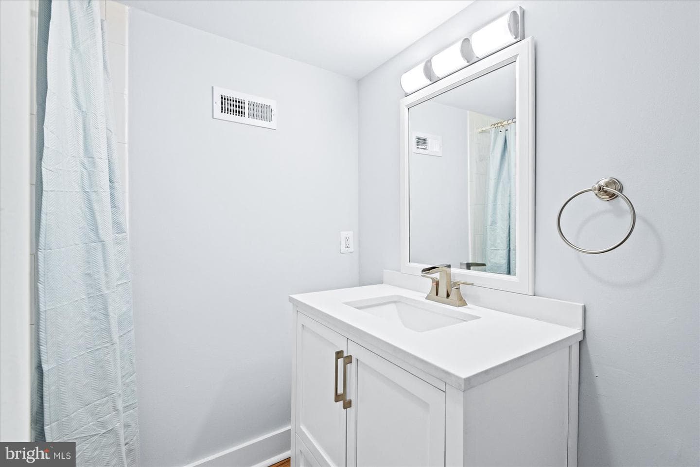 1213 Rowe Street photo 23