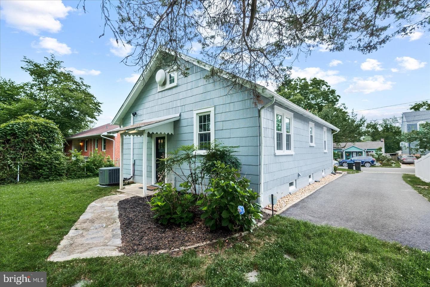 1213 Rowe Street photo 26