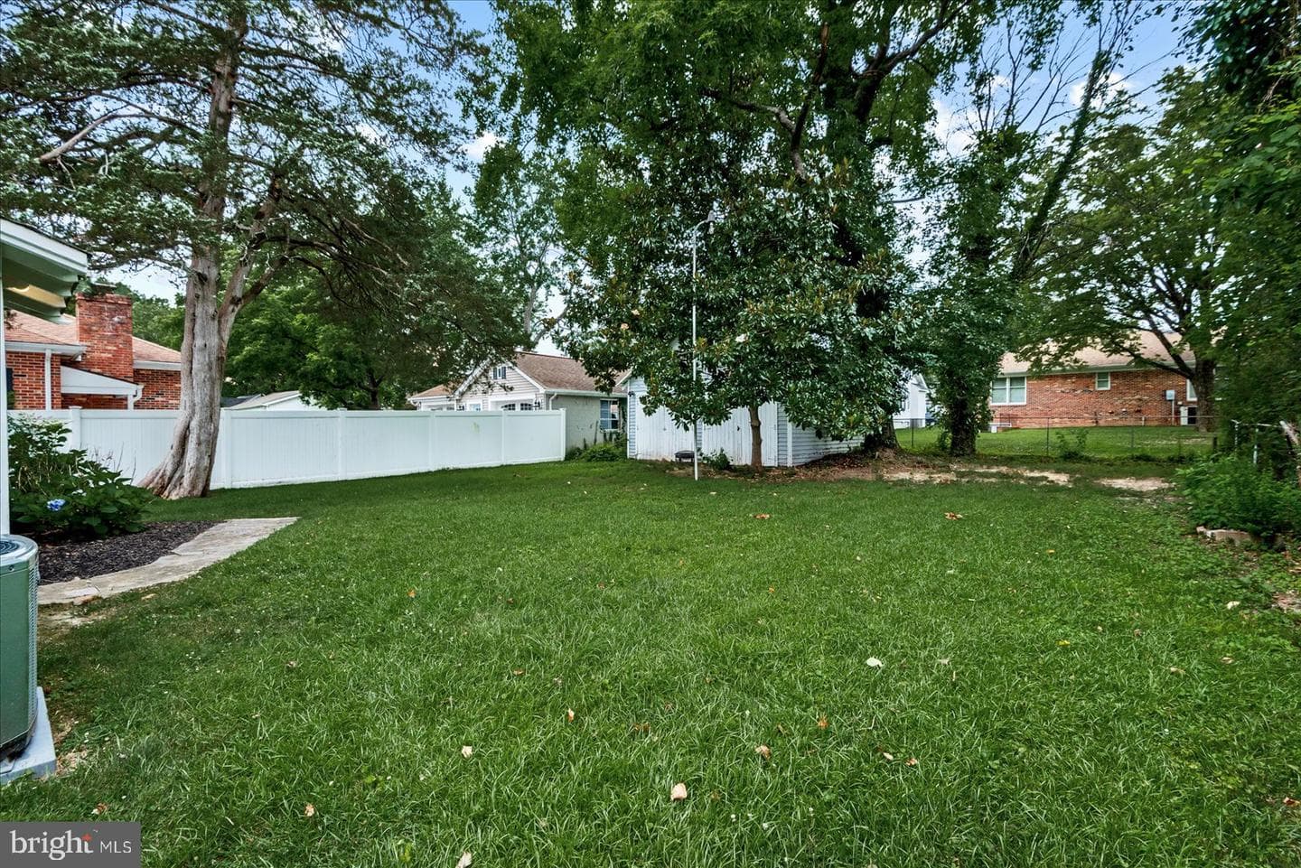 1213 Rowe Street photo 29