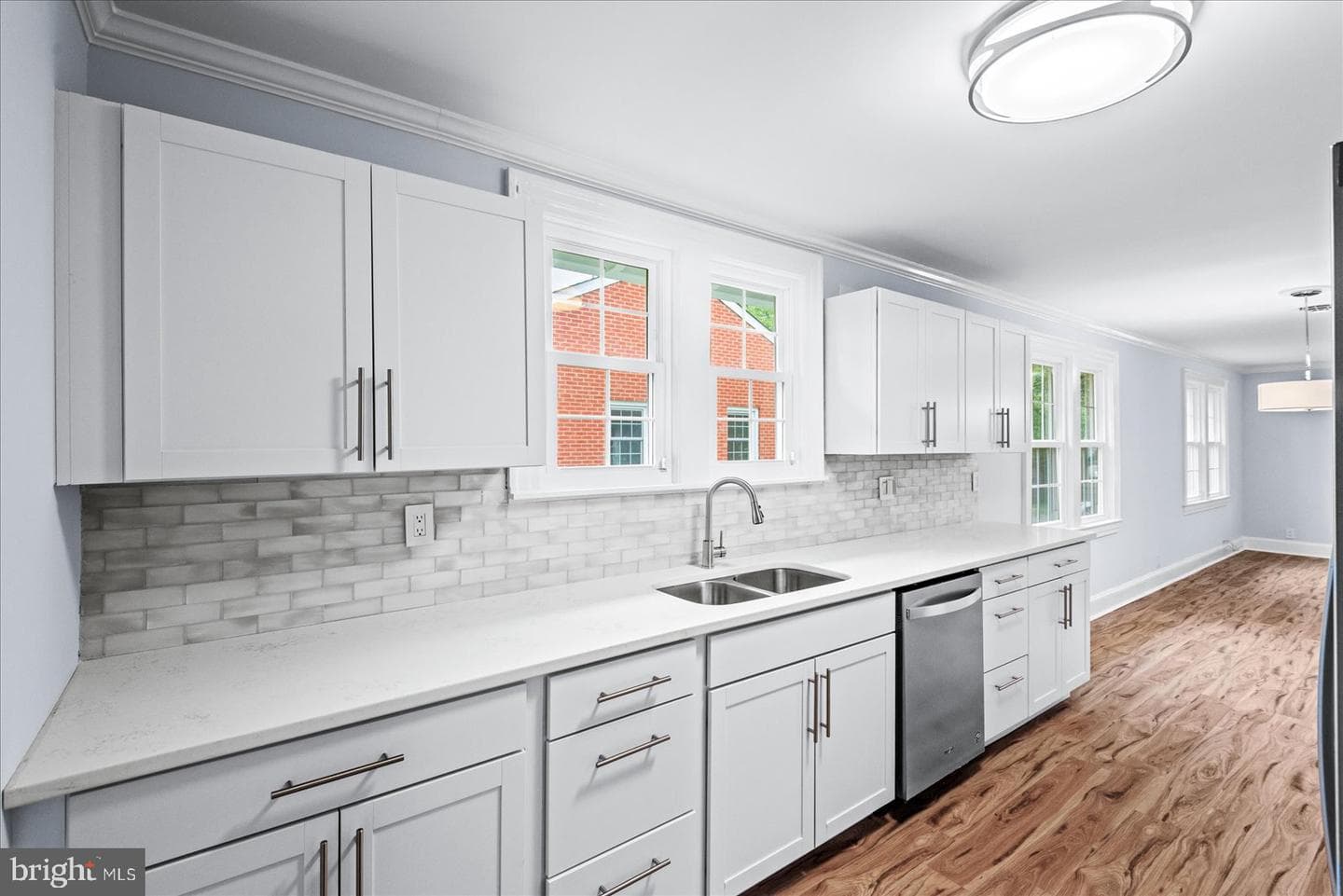 1213 Rowe Street photo 6