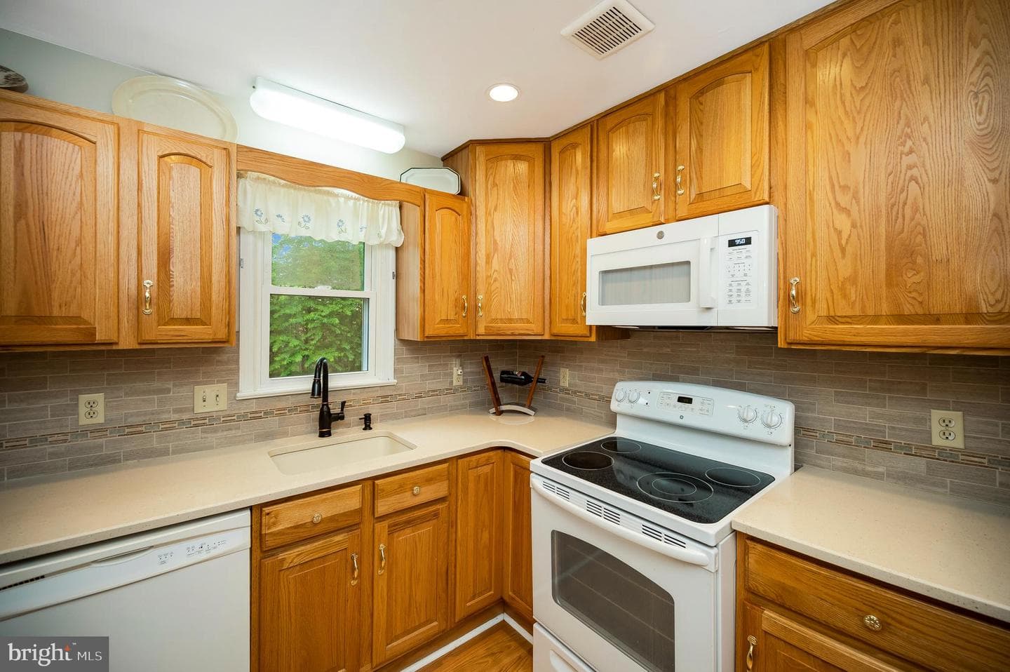 14 Apache Terrace photo 9