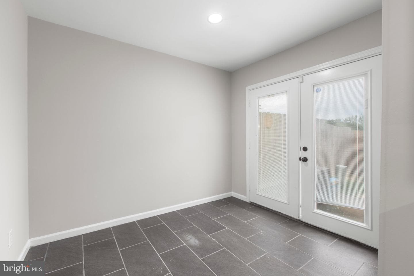 231 Ivanhoe Court photo 16