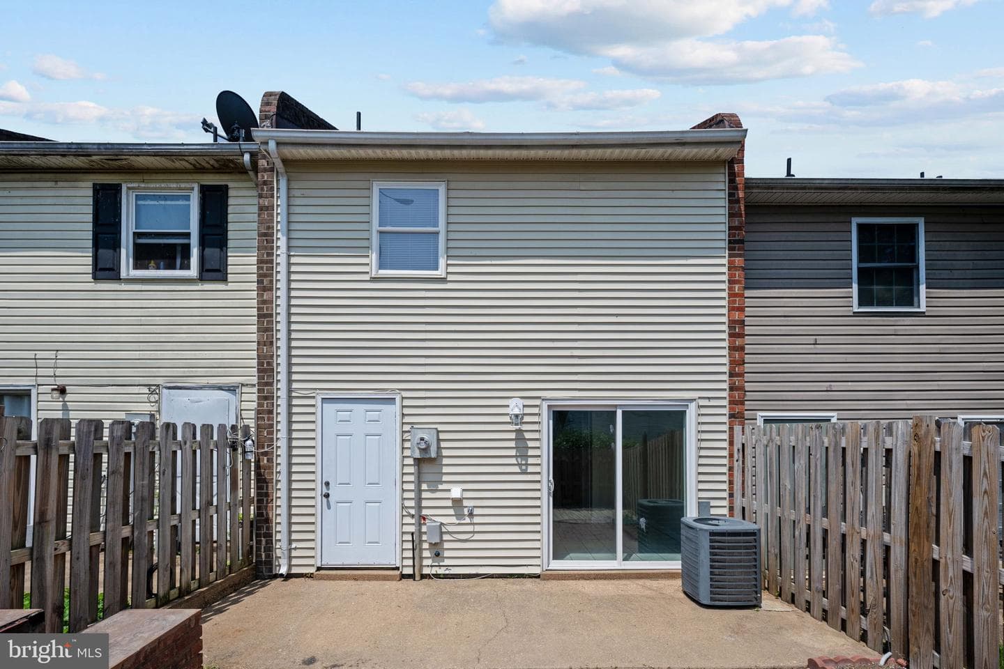 325 Brock Square photo 12